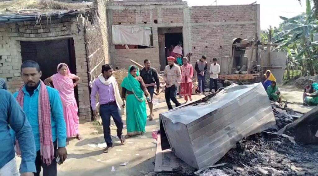 समस्तीपुर: प्यार परवान चढ़ा तो प्रेमी-प्रेमिका हो गये घर से फरार, फिर आक्रोशित लड़की के परिजनों ने लड़के के घर में लगा दी आग 1 Screenshot 20240210 142556 Gallery 01
