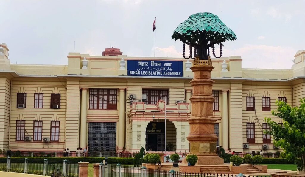 बिहार विधानमंडल के मानसून सत्र का कल से आगाज: सत्र के हंगामेदार होने के आसार, विपक्ष ने की सरकार को घेरने की बड़ी तैयारी 1 bihar vidhan sabha 1688960097 01