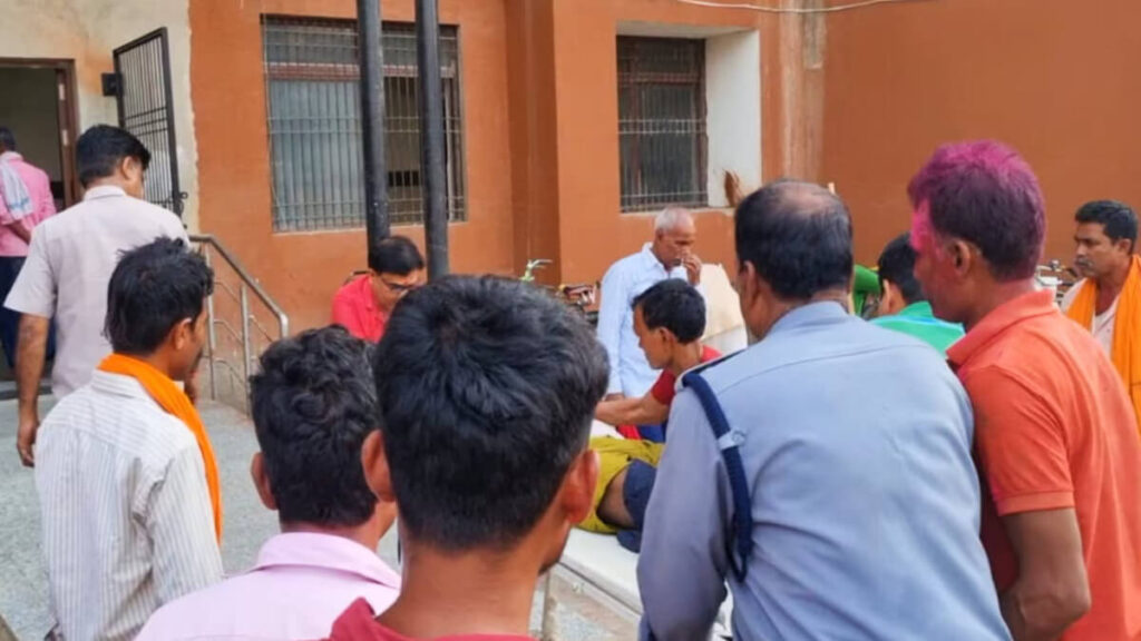बिहार के चीनी मिल में बड़ा हादसा, मजदूरों पर गिरा लोहे का विशाल प्लेट, 3 दबे 1 की मौत 1 18de69b8282f081aa3212f64c487eee11711460053662624 original 1