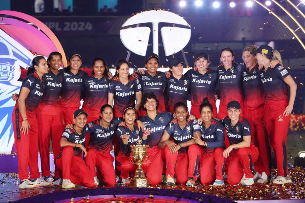WPL 2024: चैंपियन आरसीबी पर हुई पैसों की बारिश, हार कर भी करोड़ों कमा गईं दिल्ली की बेटियां 1 20240318 055520