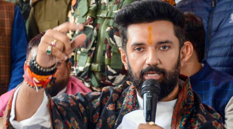 चिराग पासवान ने हाजीपुर से अपने नाम का ऐलान किया, पूछा- क्या पारस मोदी की 400 सीट में रोड़ा बनेंगे? 1 20240320 133919 01