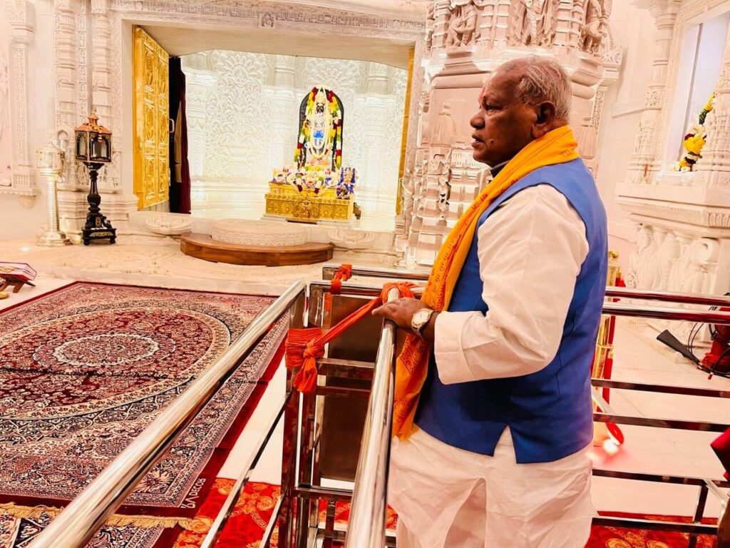 बिहार के पूर्व CM जीतनराम मांझी पहुंचे अयोध्या, गया से नामांकन से पहले किए रामलला के दर्शन 1 20240323 170830