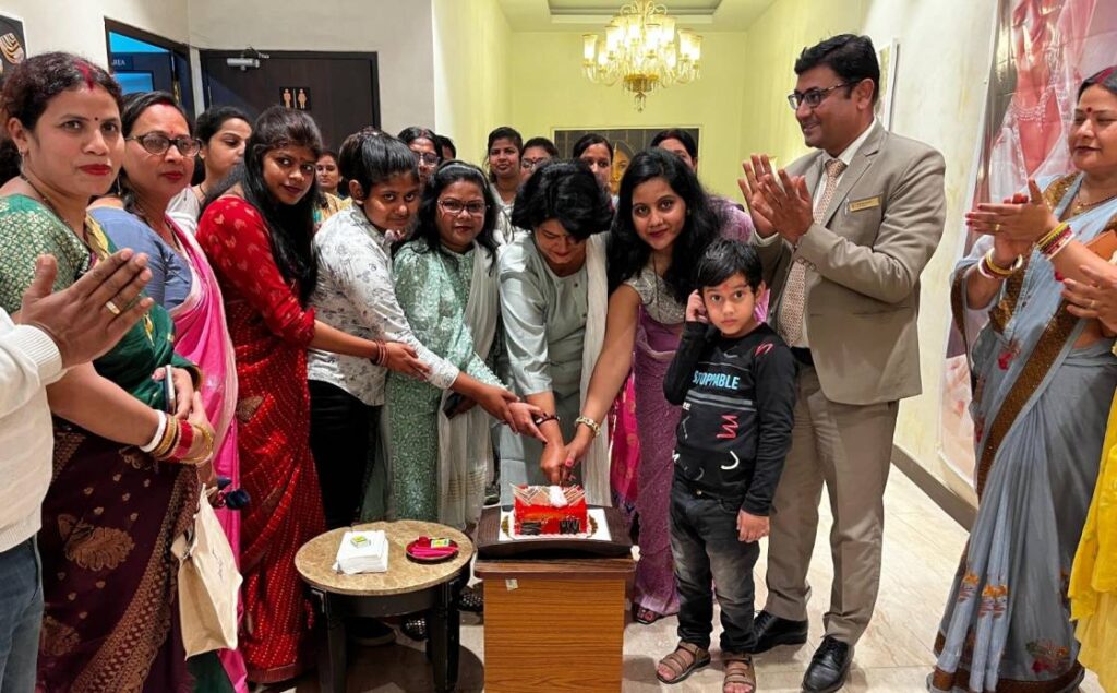 तनिष्क शो रूम में मनाया गया 'अंतरराष्ट्रीय महिला दिवस' 1 IMG 20240308 WA0090 01