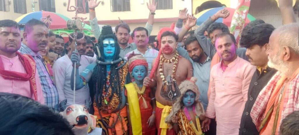 अन्नपूर्णा कर्पूरी महादेव मंदिर से निकली भव्य शिव विवाह बारात झांकी 1 IMG 20240309 WA0053