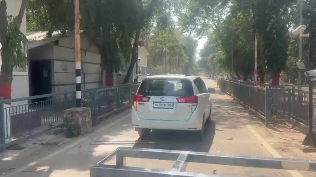 नीतीश के घर पहुंचे ललन सिंह-संजय झा, लोकसभा चुनाव ऐलान के बाद NDA में सीट शेयरिंग पर हलचल तेज 1 Screenshot 20240317 124250 X 01