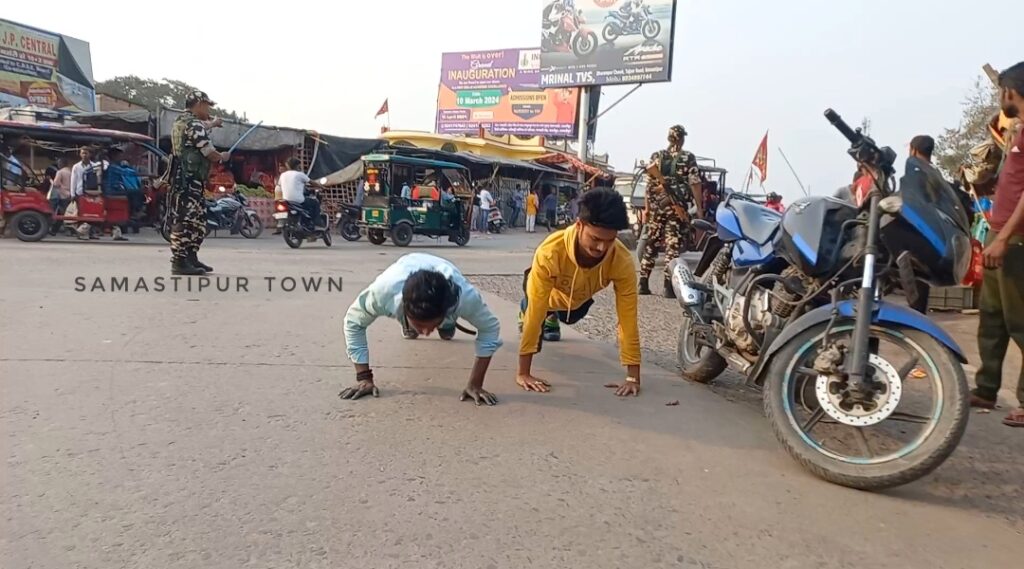 समस्तीपुर शहर में बिना हेलमेट के बाइक से निकले तो बीच सड़क पर पुश-अप करने के लिए रहे तैयार 1 Screenshot 20240327 095620 Photos 01