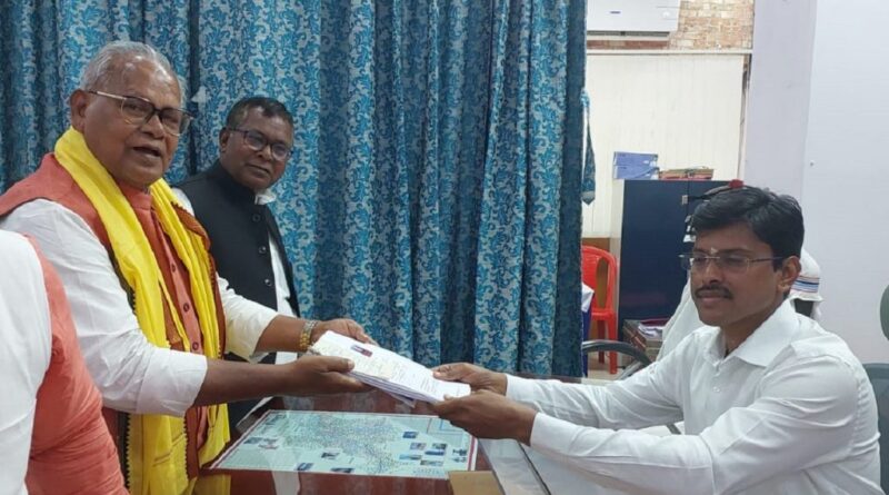 पूर्व मुख्यमंत्री जीतनराम मांझी ने किया लोकसभा चुनाव के लिए नामांकन, गया से उतरे मैदान में, जीत को लेकर बड़ा दावा 1 manjhi nomination 1024x640 1