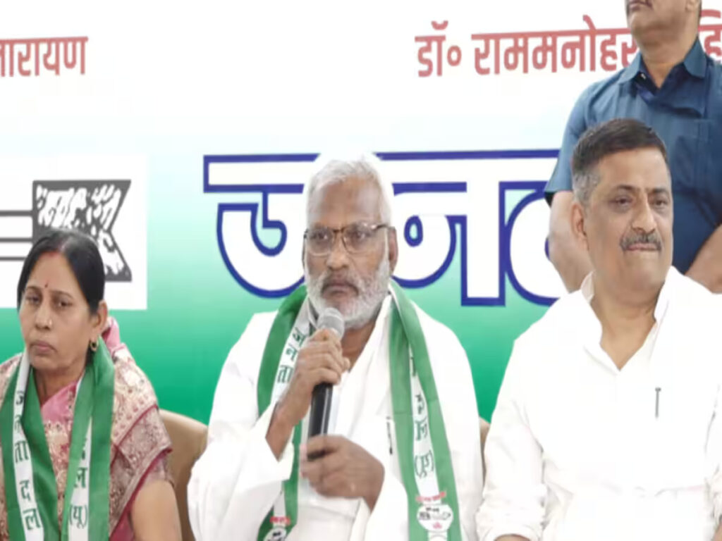 उपेंद्र कुशवाहा को बड़ा झटका, RLM प्रदेश अध्यक्ष पत्नी संग नीतीश की जेडीयू में शामिल, यहां से मिलेगा टिकट? 1 ramesh kushwaha joins jdu 1711190798