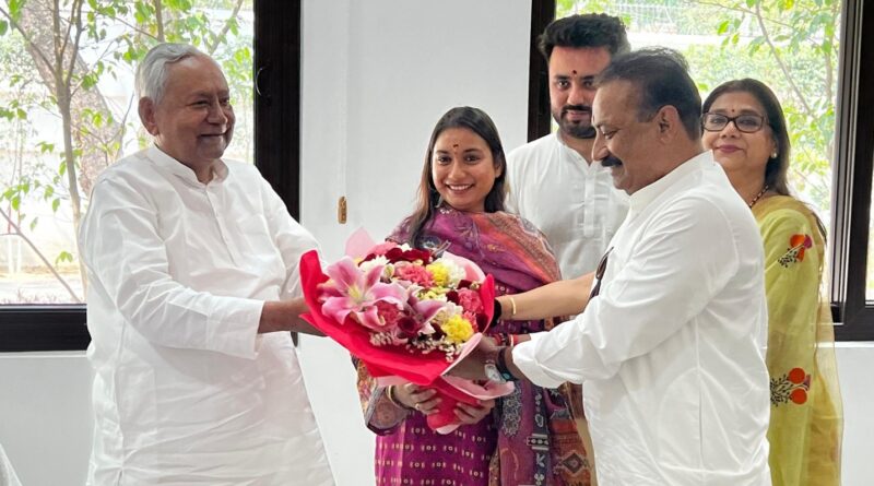 चिराग ने शांभवी को समस्तीपुर से बनाया लोकसभा उम्मीदवार, CM नीतीश से आशीर्वाद लेने बेटी को लेकर पहुंचे अशोक चौधरी 1 20240401 133711 01