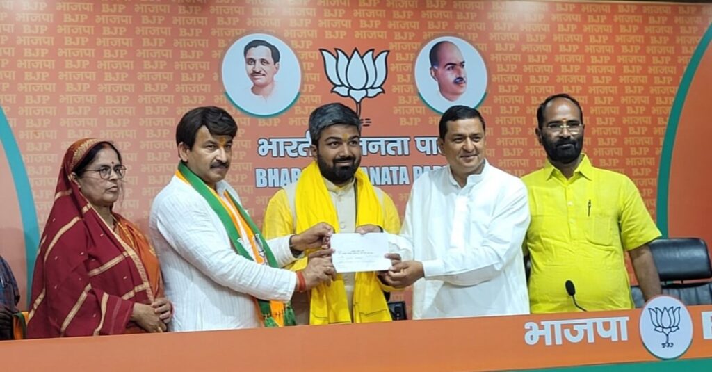 यूट्यूबर मनीष कश्यप बीजेपी में शामिल: कहा- मां के कहने पर लिया फैसला, मेरी विचारधारा भी पार्टी से मिलती है 1 20240425 131057