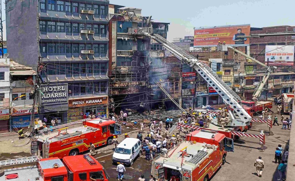 पटना होटल अगलगी मामले में थानेदार ने गलत धारा में दर्ज की प्राथमिकी, DSP की फटकार के बाद 304ए को बदल लगायी 304 1 25041 pti04 25 2024 000052b 01