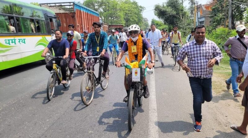 साइकिल यात्रा पर निकले IIT के प्रोफेसर पहुंचे समस्तीपुर, दिया पर्यावरण संरक्षण का संदेश 1 FB IMG 1712976958607 01