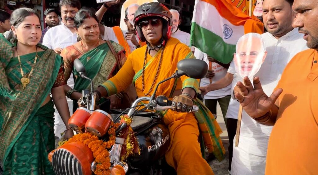 तमिलनाडु से बुलेट से समस्तीपुर पहुंची राजलक्ष्मी मंदा, 21 हजार किलोमीटर की यात्रा तय कर पहुंचेंगी नई दिल्ली 1 IMG 20240401 214915 056 01