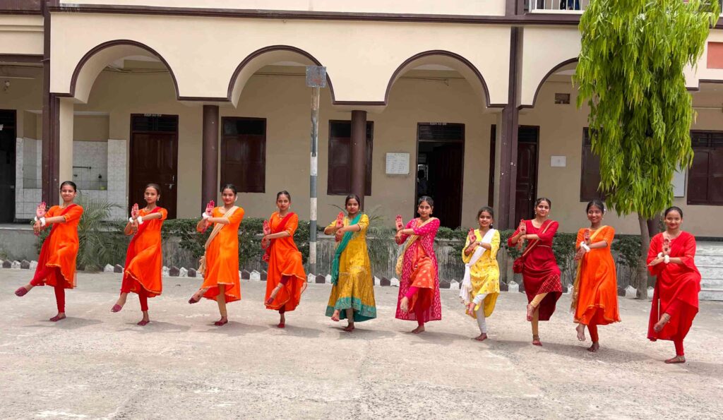 होली मिशन स्कूल में विश्व अन्तर्राष्ट्रीय नृत्य दिवस पर कार्यक्रम का आयोजन 1 IMG 5026 01
