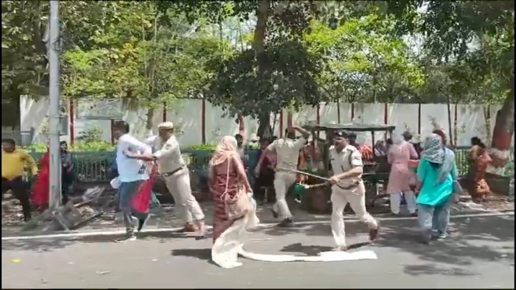 'मारो, इन सबको मारो', परमानेंट नौकरी की मांग कर रहे शिक्षकों पर टूट पड़ी बिहार पुलिस, नीतीश से गुहार लगाने पटना गए थे 1 Screenshot 20240401 154326