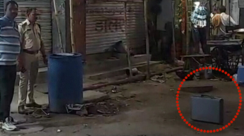 पटना जंक्शन के पास बम की सूचना से हड़कंप, लावारिस सूटकेस से 6 घंटे तक अटकी रही सांसें 1 Screenshot 20240423 073557