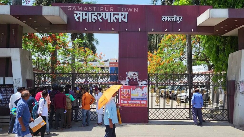 सन्नी हजारी समेत दोनों लोकसभा क्षेत्रों से अबतक 11 ने कटाया नाजीर रसीद, आज एक भी नामांकन नहीं 1 VideoCapture 20240420 173557 01