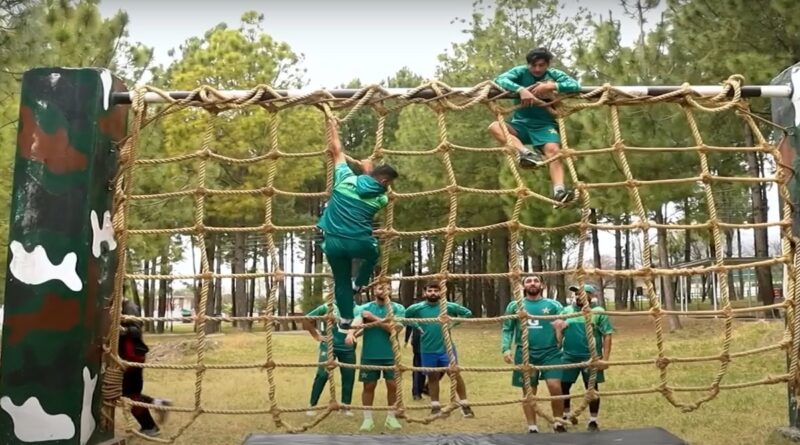 पाकिस्तानी आर्मी ट्रेनिंग की खुली पोल... 3 क्रिकेटर हुए चोटिल, विराट- बाबर का रिकॉर्ड तोड़ने वाला धाकड़ खिलाड़ी सीरीज से बाहर 1 pak team army practice 01