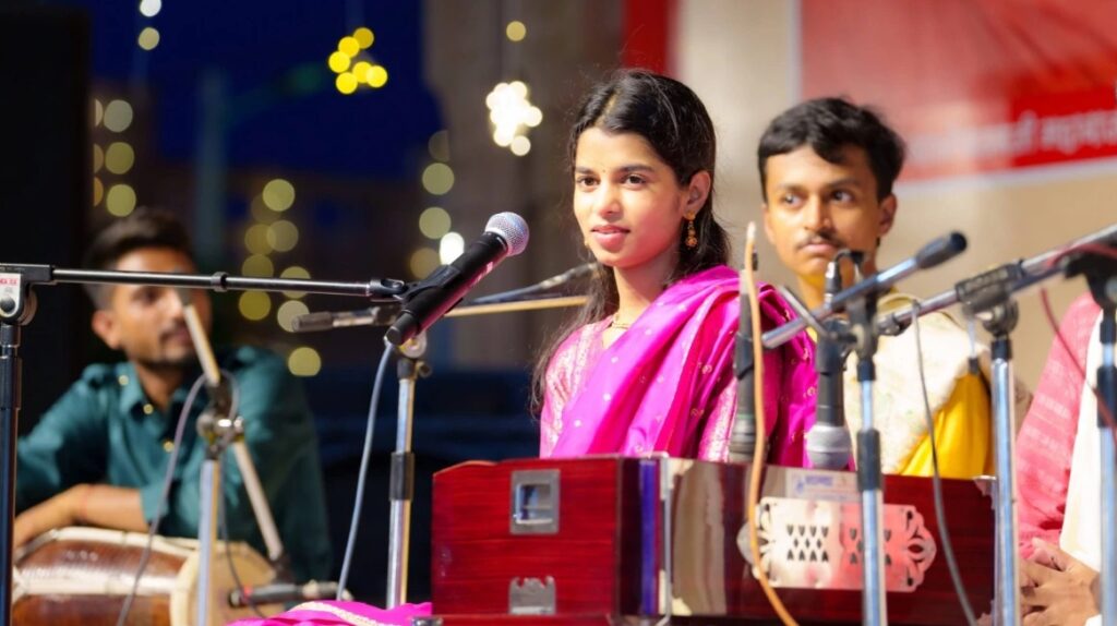 1966484 maithili thakur 4 01