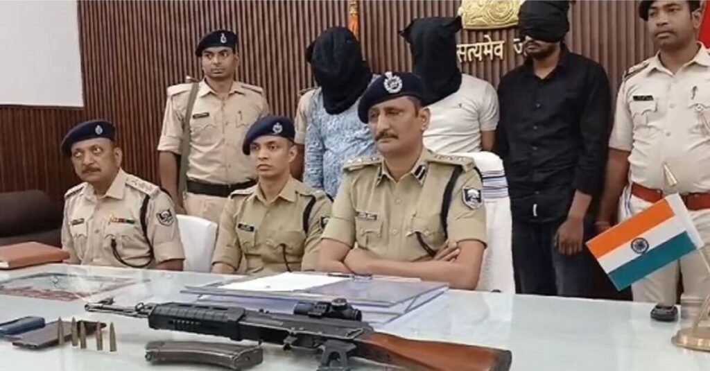 बिहार में लोकसभा चुनाव के बीच मुजफ्फरपुर पुलिस की बड़ी कार्रवाई, एके-47 राइफल के साथ तीन गिरफ्तार 1 20240508 155249