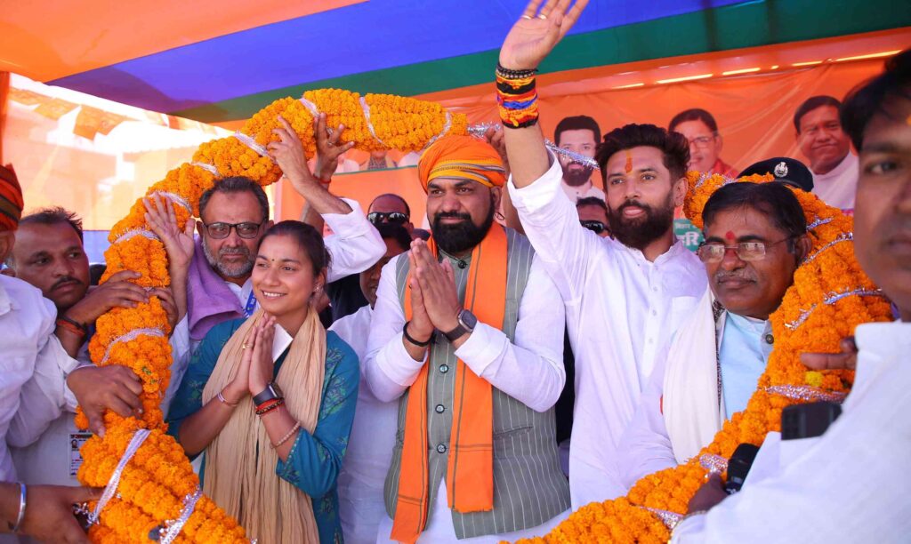 शांभवी के समर्थन में वोट मांगने पहुंचे सम्राट चौधरी और चिराग पासवान, कुशेश्वरस्थान में जनसभा को किया संबोधित 1 IMG 20240501 WA0060 01