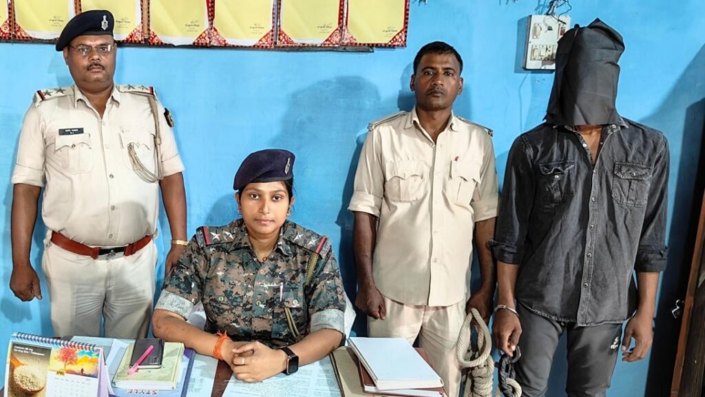 हैदराबाद में मजदूरों के बीच छिपकर रह रहा समस्तीपुर का टॉप-10 अपराधी अक्षय शर्मा गिरफ्तार 1 IMG 20240502 WA0046 01