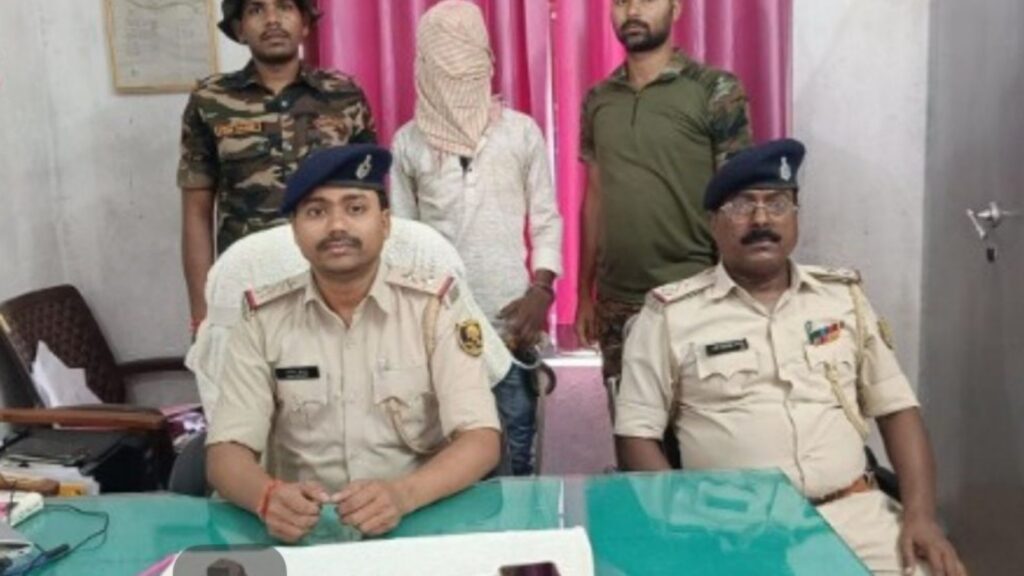समस्तीपुर: चुनाव को लेकर सीमा सीलिंग के दौरान लोडेड देसी कट्टा के साथ एक गिरफ्तार, एक फरार 1 Picsart 24 05 12 22 31 00 553