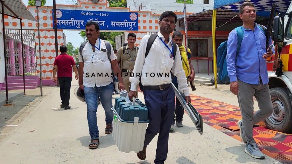समस्तीपुर : 60 से अधिक हेडमास्टरों की चुनाव ट्रेंनिग में लगी ड्यूटी, अब आगे चार महीने बिना HM के ही चलेंगे स्कूल 1 VideoCapture 20240512 134546 01