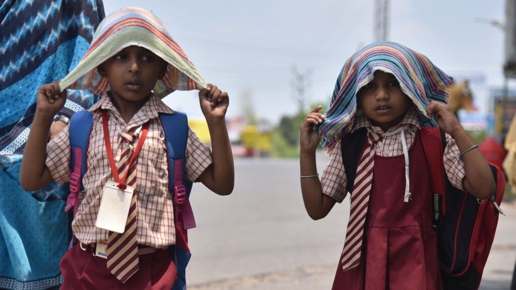 भीषण गर्मी के बाबजूद समस्तीपुर जिले के निजी स्कूल 12 बजे तक चल रहे, बच्चे हो रहे बीमार 1 in heat andhra 01