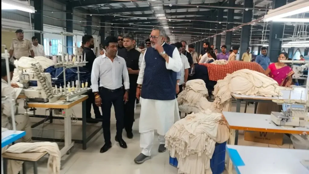 'अब मैनचेस्टर की नहीं मुजफ्फरपुर की होगी चर्चा', गिरिराज बोले- बिहार और देश को विकसित बनने से दुनिया की कोई ताकत नहीं रोक सकती 1 20240615 214939