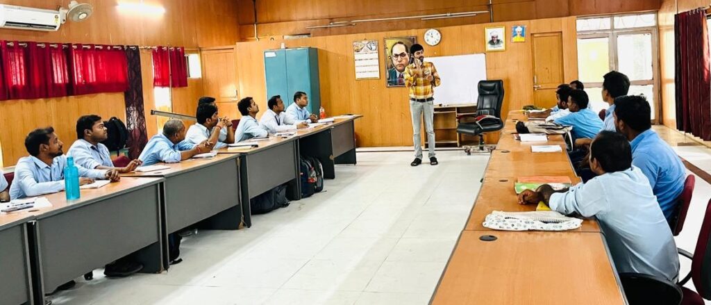 समस्तीपुर रेल मंडल के लोको शेड में सेफ्टी सेमिनार का आयोजन, ट्रेन परिचालन की सुरक्षा पर विशेष जोर 1 20240619 093318