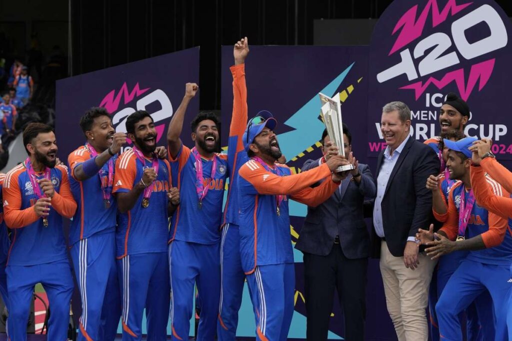 वर्ल्ड कप चैम्पियन बनते ही भारतीय टीम पर पैसों की बरसात... BCCI ने किया 125 करोड़ रुपये देने का ऐलान 1 384080