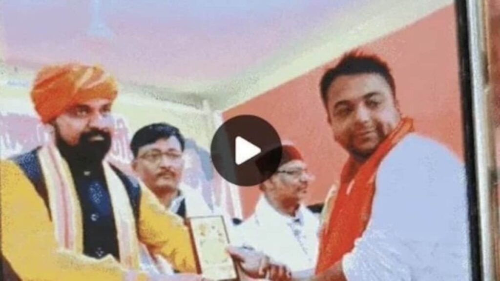 नीट पेपर लीक की आंच पहुंची भाजपा तक! राजद ने जारी की मुख्य आरोपी के साथ उपमुख्यमंत्री सम्राट चौधरी की तस्वीर, तेजस्वी का बड़ा हमला 1 6675171c375da bihar deputy cm samrat chaudhary with sikandar yaduvendu 210058557 16x9 1