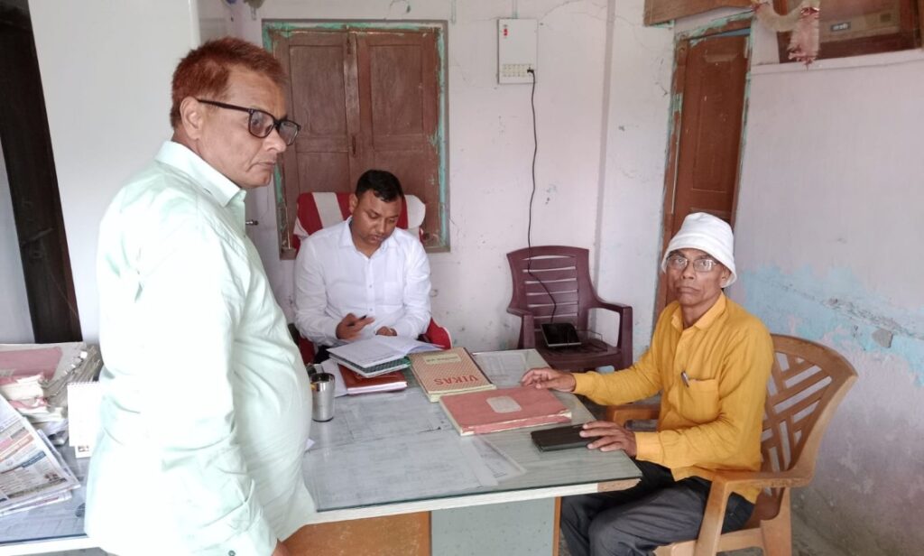 समस्तीपुर सदर SDO ने संत कबीर महाविद्यालय का किया औचक निरीक्षण, कमियों पर जताई नाराजगी 1 IMG 20240621 WA0125
