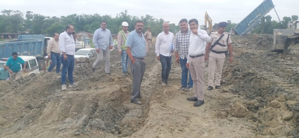 समस्तीपुर से होकर गुजरने वाली आमस-दरभंगा एक्सप्रेस-वे सड़क का DM ने किया निरीक्षण 1 IMG 20240626 WA0076