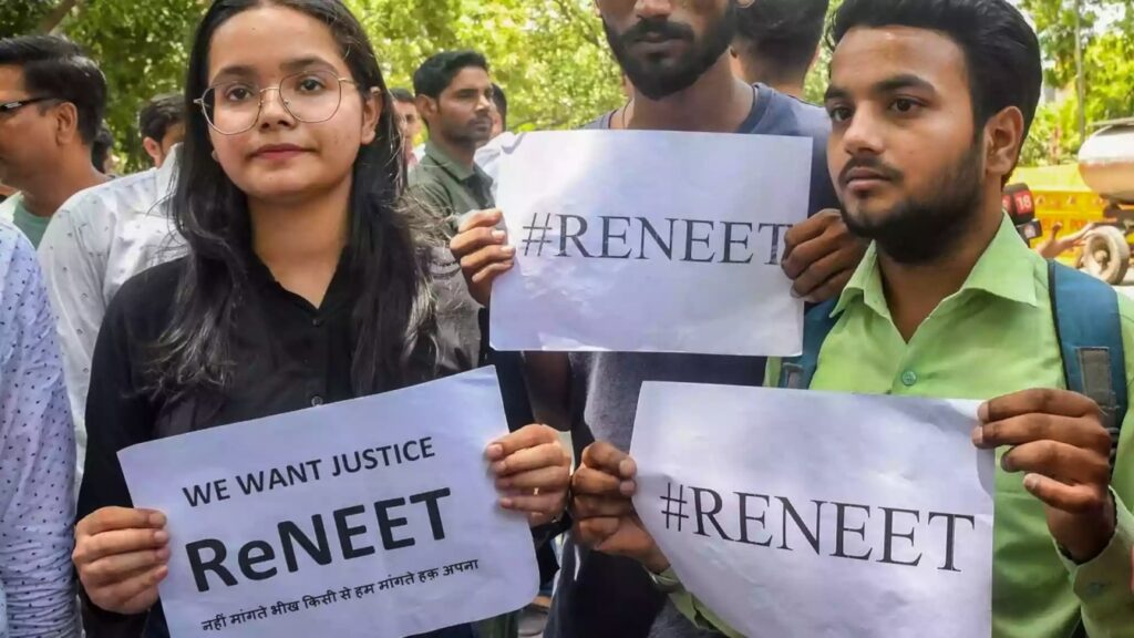 कोटा में मेडिकल की तैयारी कर रहे अनुराग को उसके फूफा सिकंदर ने परीक्षा से ठीक पहले वापस समस्तीपुर बुलाया, फिर ऐसे रटवाया Question और Answer 1 Picsart 24 06 20 19 27 58 468