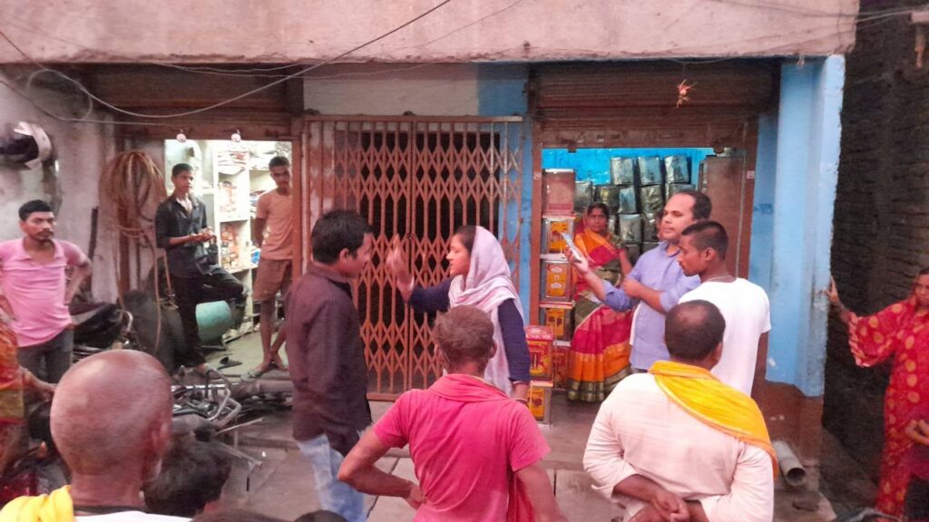 बिहार: बंद कमरे में दूसरी महिला संग रंगरेलिया मना रहा था दरोगा पति, अचानक पत्नी ने मारा छापा, हुआ हाईवोल्टेज ड्रामा 1 bhagalpur news 1