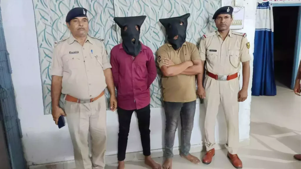 बिहार: दरभंगा में फर्जी जन्म-मृत्यु प्रमाण पत्र बनाने के दो आरोपी गिरफ्तार, निगम की मुहर सहित कई सामान बरामद 1 fake birth and death certificate