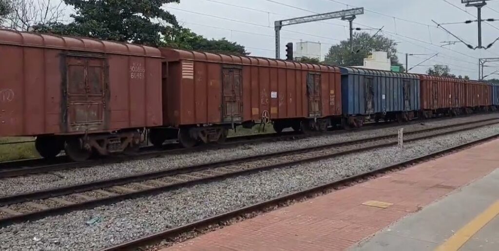 मुजफ्फरपुर में मालगाड़ियों की मरम्मत में घोटाला, निजी एजेंसी ने 2.62 करोड़ का बनाया बिल, अब CBI खोलेगी परतें 1 maxresdefault