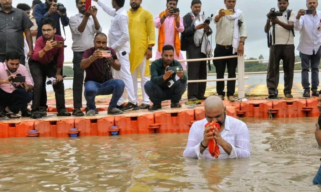 सम्राट चौधरी ने सरयू में डुबकी लगा 22 महीने बाद मुरेठा उतारा, अब अयोध्या में रामलला के सामने लिया नया संकल्प 1 20240703 092941