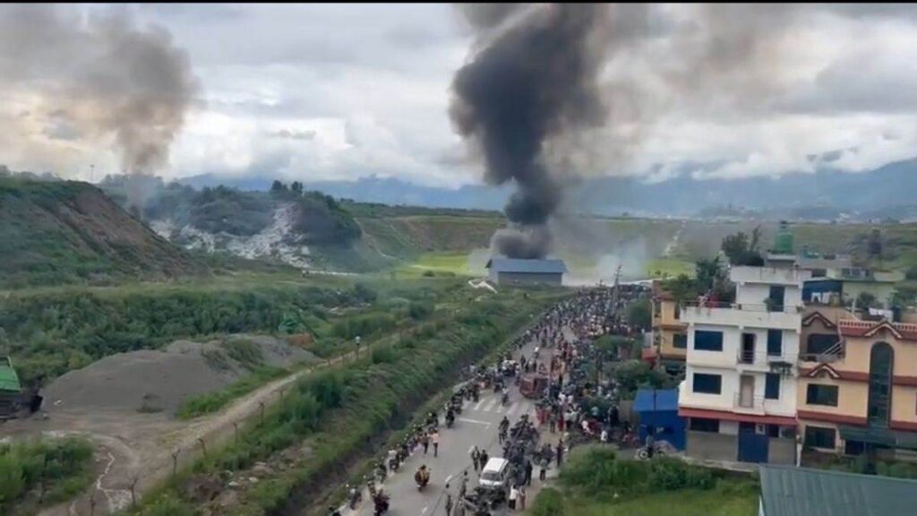 नेपाल के काठमांडू में टेक ऑफ करते समय विमान दुर्घटनाग्रस्त, 19 यात्री सवार थे 1 24 07 2024 saurya airlines plane 24 july 1 2024724 114940