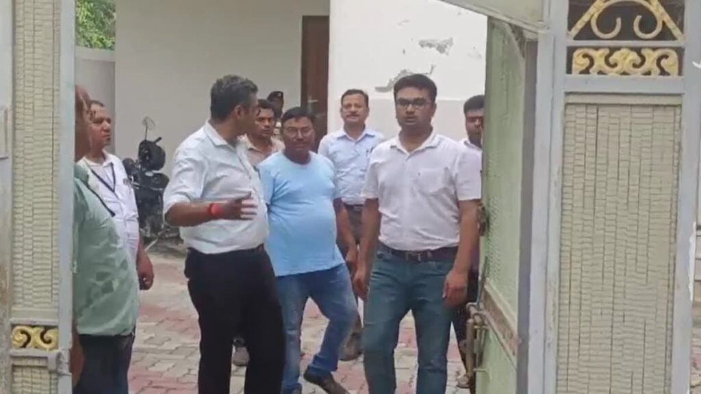 विजिलेंस की बिहार पुलिस के सब-इंस्पेक्टर पर दबिश, दारोगा के ठिकानों से आय से अधिक 69 लाख बरामद 1 668e9f4126c52 begusarai vigilance raid 10483232 16x9 1