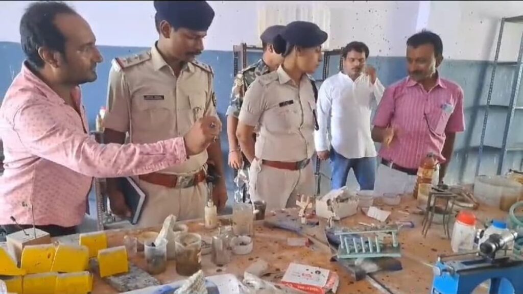 बिहार: मुजफ्फरपुर में निजी स्कूल की लैब में जोरदार धमाका, 10 बच्चे और टीचर झुलसे, मची अफरातफरी 1 669a4e9f3d6ce chemical reaction in school 193141997 16x9 1