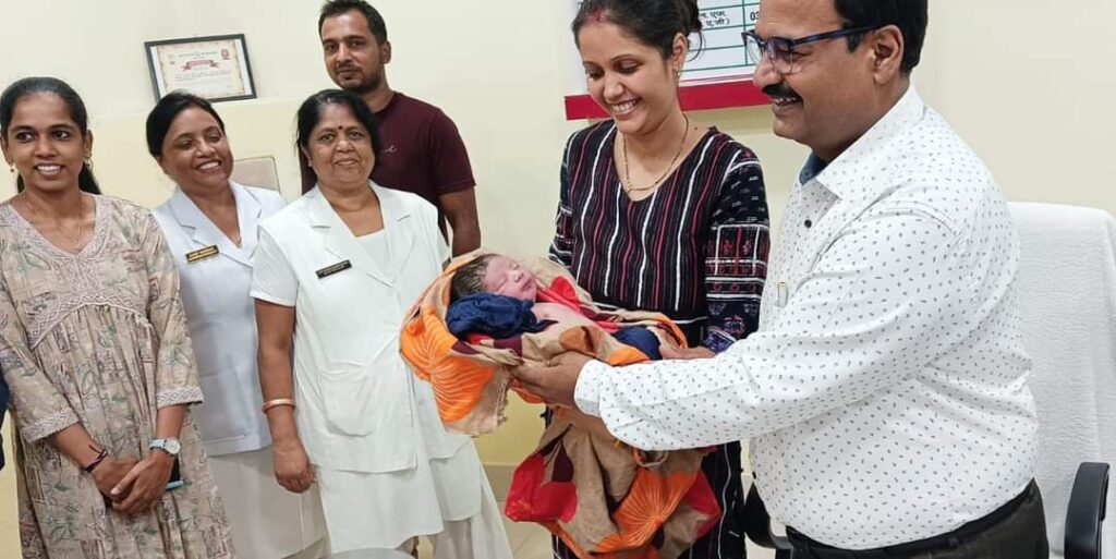 चलती ट्रेन में महिला को प्रसव पीड़ा होने पर अलर्ट हुई मेडिकल टीम, समस्तीपुर में बच्चे को दिया जन्म 1 FB IMG 1720192786333