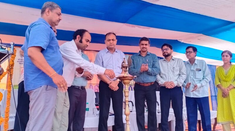 समस्तीपुर में लगे कृषि यांत्रिकीकरण मेला के दौरान 160 किसानों ने साढ़े 25 लाख रुपये के कृषि यंत्र की खरीदारी की 1 IMG 20240705 WA0089