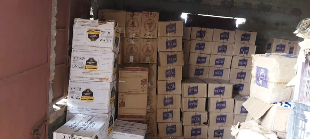 समस्तीपुर उत्पाद विभाग की टीम ने निर्माणाधीन मकान से 50 लाख रुपये के 450 कार्टन शराब और बीयर किये जब्त, घर वाले फरार 1 IMG 20240707 WA0011