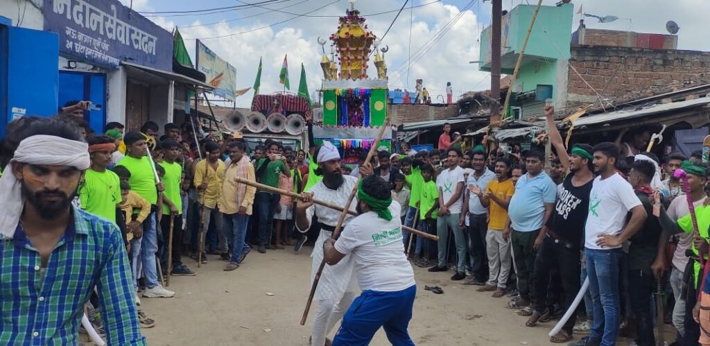 मोहर्रम शांतिपूर्ण संपन्न, या अली...या हुसैन नारों के साथ निकला ताजिया 1 IMG 20240717 WA0079