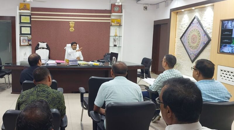 समस्तीपुर के DM ने बंदोबस्त कार्यालय के कार्यों की समीक्षा के दौरान दिये आवश्यक निर्देश 1 IMG 20240720 WA0050