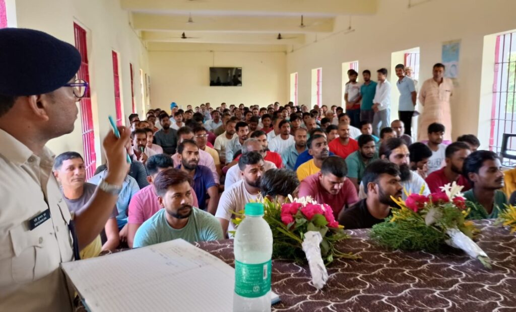 समस्तीपुर मंडल कारा में बंदियों को समाज की मुख्यधारा से जोड़ने की पहल; दी जा मत्स्यपालन की जानकारी 1 IMG 20240722 WA0049