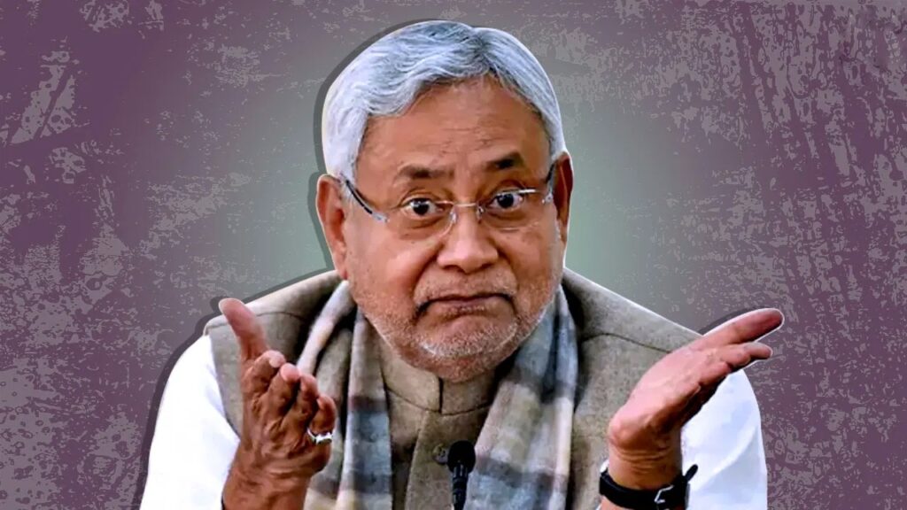 बिहार में विकास मित्रों की हो गई बल्ले-बल्ले, टैबलेट के लिए 25 हजार देगी नीतीश सरकार, शिक्षा सेवकों को 10 हजार स्मार्टफोन के लिए 1 NITISH KUMAR 11